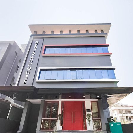 Mānglia Super Townhouse Lords Inn Regency מראה חיצוני תמונה