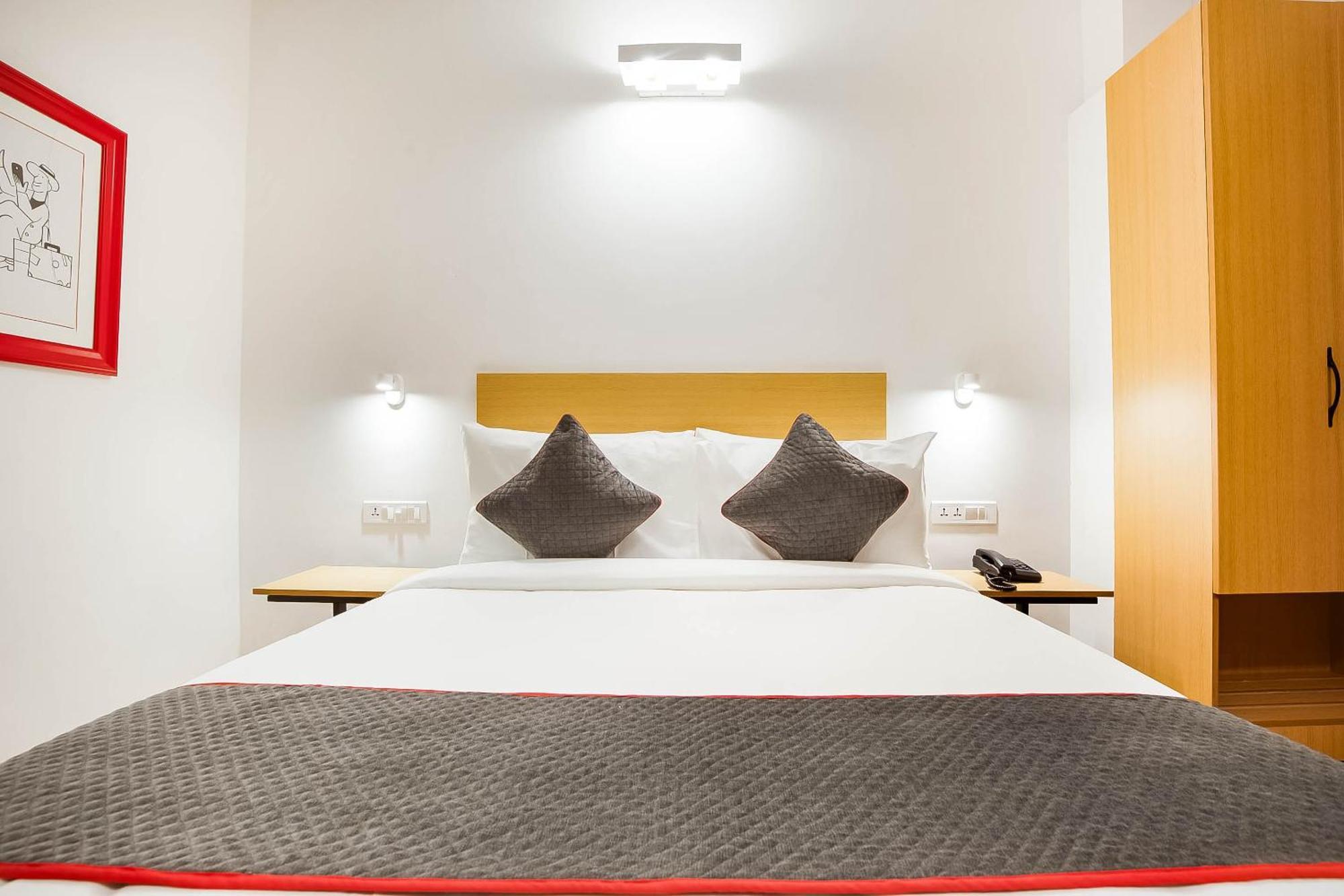 Mānglia Super Townhouse Lords Inn Regency מראה חיצוני תמונה