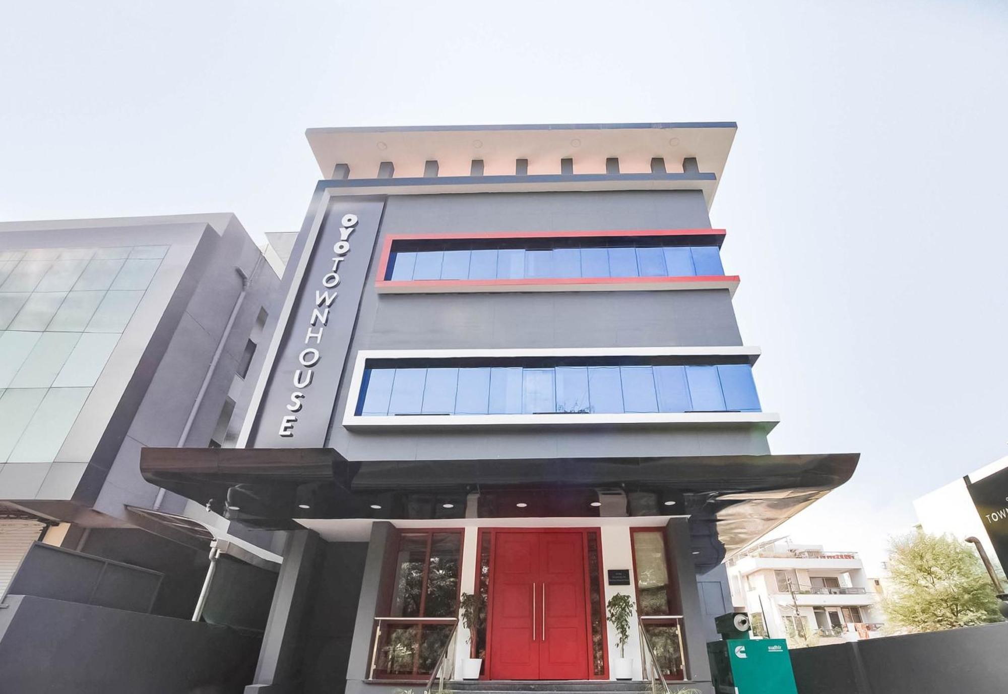 Mānglia Super Townhouse Lords Inn Regency מראה חיצוני תמונה