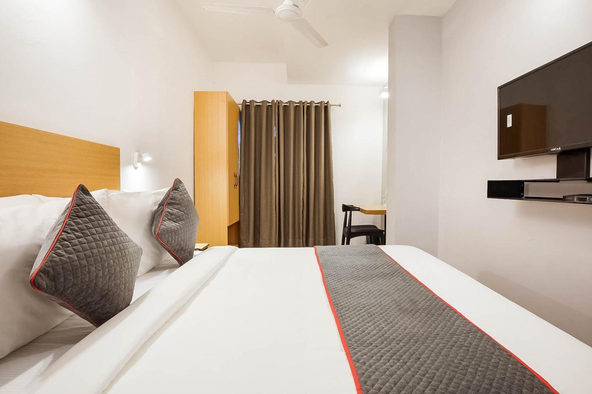 Mānglia Super Townhouse Lords Inn Regency מראה חיצוני תמונה