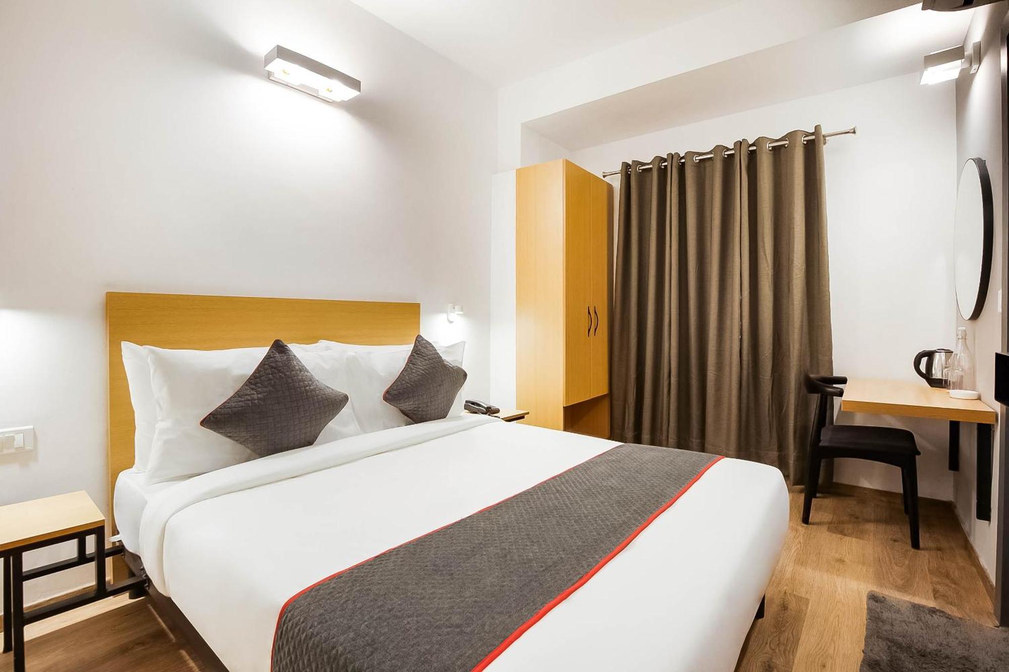 Mānglia Super Townhouse Lords Inn Regency מראה חיצוני תמונה