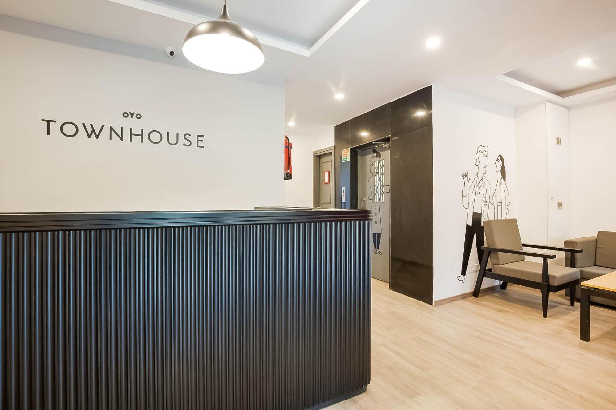 Mānglia Super Townhouse Lords Inn Regency מראה חיצוני תמונה